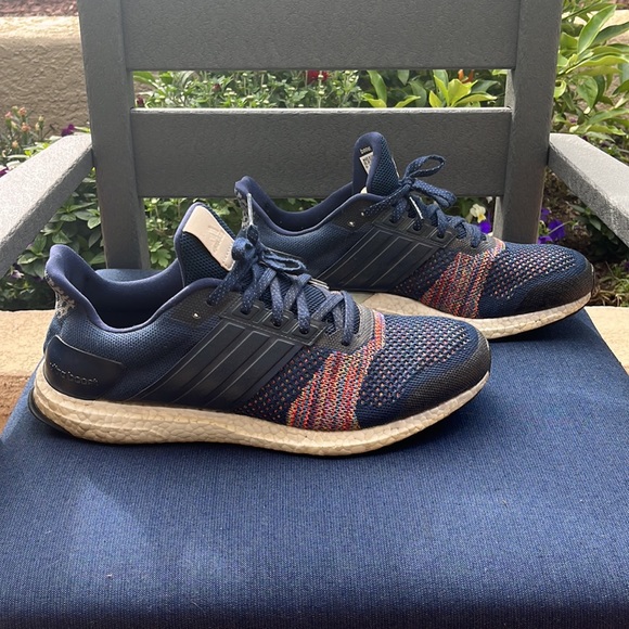 adidas Ultraboost Shoes - Picture 3 of 5